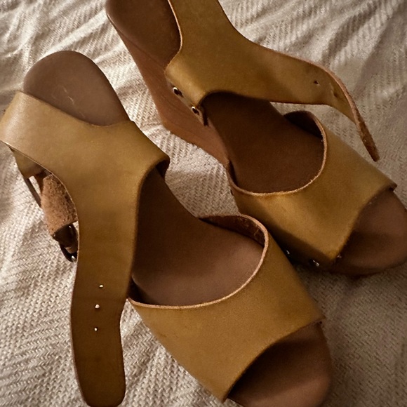 Coconut brand leather wedge sandals, good condition - Picture 2 of 4